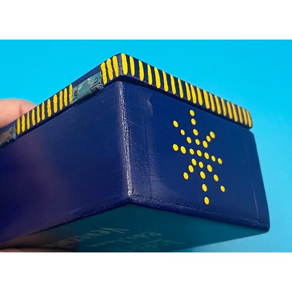 Calla Lily Hand painted Wooden Box from Venezuela Signed by Artist - Picture 4 of 6